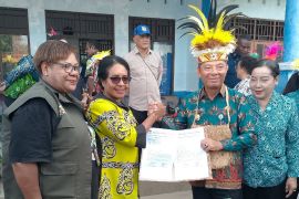 Pemprov Papua salurkan bantuan makanan sehat cegah stunting anak Biak