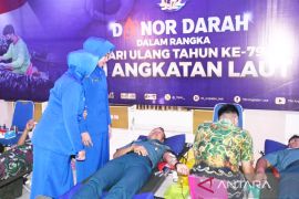 Lanal Banjarmasin kumpulkan 107 kantong darah pada bakti kesehatan HUT TNI AL