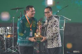 Wali Kota Banjarbaru raih Wahana Tata Nugraha dari Kemenhub