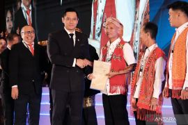 Minister AHY hands over land certificate to Kapuas Hulu customary communities