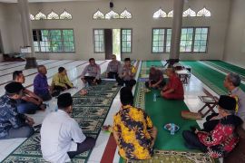 Kapolsek Lirik silaturahmi dengan tokoh agama ajak sukseskan pilkada