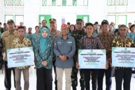 Pj Bupati Lamandau serahkan bantuan pembangunan rumah ibadah