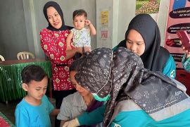 Dinkes OKU jemput bola pemberian  imunisasi polio