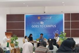 Untad menggandeng DSLNG tingkatkan kemampuan public speaking mahasiswa