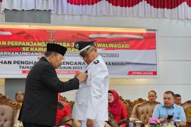 30 nagari di Agam terima Lencana Desa Mandiri dari Kementerian