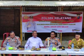 Kapolsek Kelayang sampaikan pesan pilkada damai saat bertemu tokoh Talang Mamak