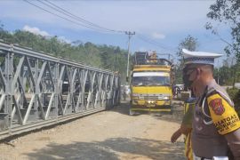 Jembatan "bailey" berhasil dipasang di Jalan Sumbar-Riau yang longsor