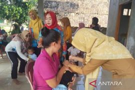 Dinkes Lamsel telah lakukan imunisasi polio kepada 294.716 anak