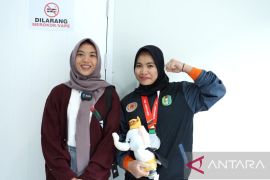 Atlet Angkat Besi Kalbar persembahkan medali Perak dan Perunggu di PON XXI