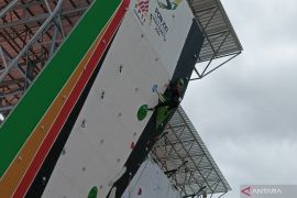 Panjat tebing -  Rajiah Sallsabilah tercepat di perdelapan final speed