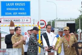 Bupati Simalungun dampingi Presiden RI resmikan Jalan Tol Trans Sumatera