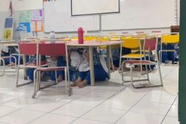 Siswa Sidoarjo belajar kesiapsiagaan dan simulasi gempa bumi
