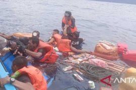 Polisi evakuasi ABK kapal kayu tenggelam di perairan Demta