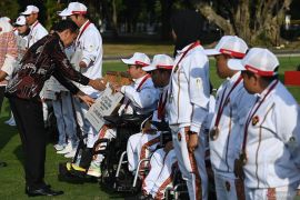 Presiden Jokowi serahkan bonus untuk atlet Paralimpiade Paris 2024