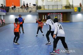 Bola tangan putri Kalimantan Timur "cukur" tuan rumah Aceh 71-0