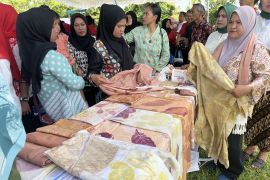 Kelompok usaha Mahina Laha, Ambon kembangkan batik ecoprint ramah lingkungan