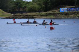Jakarta rebut medali emas pertama pada cabang olahraga dayung