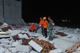 Satu korban meninggal akibat gudang tembakau ambruk diterpa angin