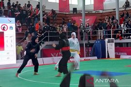 Pesilat putri Andini Aklis raih emas pertama untuk NTT