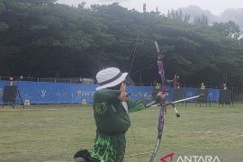 Panahan - Jatim dan Jateng tembus final divisi recurve beregu putri