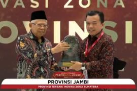 Gubernur Jambi Al Haris Terima Penghargaan Paritrana Award 2024