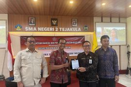 Kesbangpol Buleleng edukasi pelajar melek politik