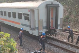 KA Walahar anjlok di Purwakarta sejumlah kereta terlambat