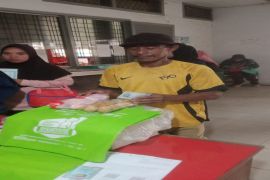 Pos Medan salurkan 2.040 penerima bantuan pangan penanganan  stunting