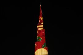 Burj Khalifa dihiasi cahaya untuk menyambut pertengahan musim gugur