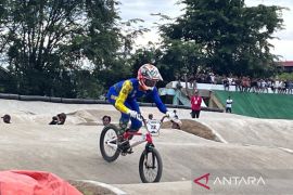 BMX - Aditya Soekarno tak terkejar saat kunci emas nomor racing putra