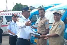 Pemkab Biak Numfor salurkan bantuan empat angkutan BUMDES