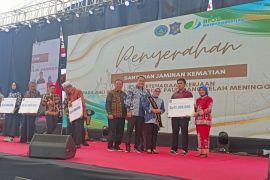 Pemkot Surabaya serahkan santunan jaminan kematian bunda PAUD