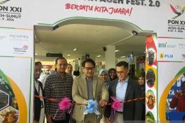 Rumah BUMN Aceh Festival 2.0 sambut kontingen PON XXI dengan produk khas di bandara