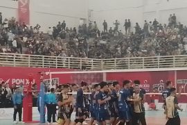 Tim bola voli putra Jabar mempertahankan emas setelah hajar Jateng