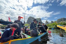 Telkomsel terapkan ESG melalui Public Clean-Up dan Gladian PANJI TERRA