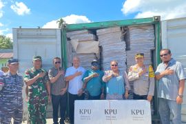 Polisi kawal ketat pembongkaran logistik pilkada Papua Tengah