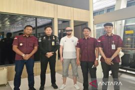 Kemenkumham Kalsel selesaikan proses deportasi WN Algeria