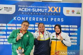 Angkat berat - Lifter Fitria Martiningsih lengkapi dominasi Jawa Barat 9 medali emas