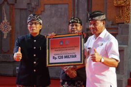 Pj Bupati Buleleng minta Perbekel netral meski terima bantuan dari Badung
