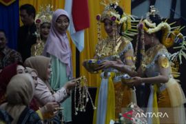 Tari Baksa Kembang jelang Rapat Paripurna Istimewa DPRD Banjarmasin