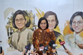 Canda  Airlangga soal buku Sri Mulyani sinyal lanjut jadi menteri