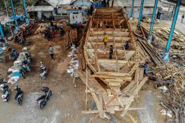 Pembuatan kapal nelayan tradisional di Malang Selatan