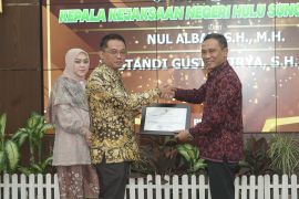 Nul Albar digantikan Rustandi Gustawirya jabat Kajari HSS