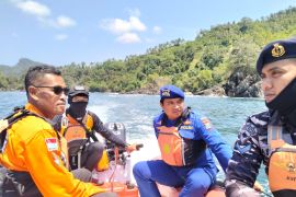 SAR gabungan cari nelayan hilang tersapu ombak di Trenggalek