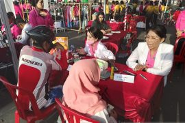 Bhayangkari Polres Gianyar gelar bakti sosial di alun-alun kota