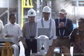 Jokowi perintahkan Bahlil segera rampungkan divestasi saham Freeport