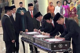 Menkumham melantik mantan Kapolda Jatim Nico Afinta jadi Sesjen Kumham