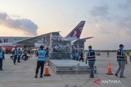 Tunggangan pembalap MotoGP Indonesia 2024 tiba di Sirkuit Mandalika