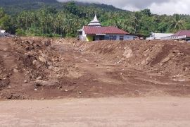 Pemkot Ternate rampungkan pembersihan lahan relokasi korban banjir Rua