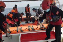 Dua nelayan KM Karya Sampurna ditemukan meninggal dunia
